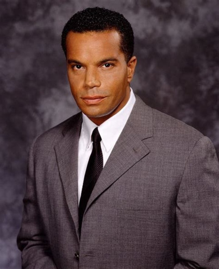 Is Troy Roberts Married? Who is His Wife? Does He Have Kids?