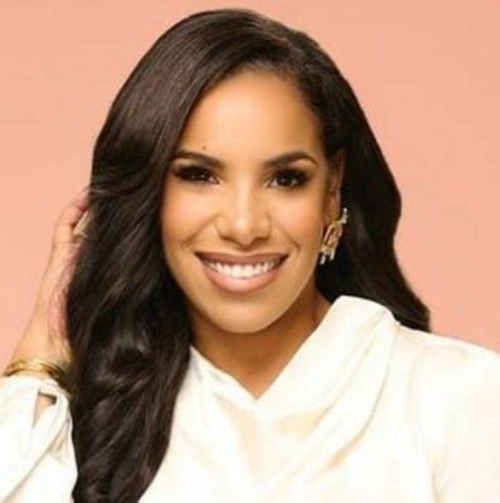 Karla from Selling Tampa Age, Husband, Ethnicity, Birthday!